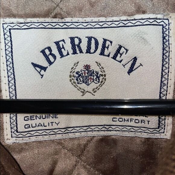 Classic Brown Pea Coat with Timeless Design - Picture 2 of 9